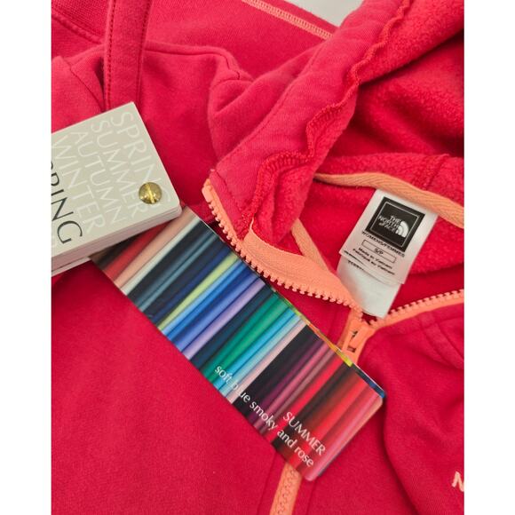 The North Face
Muted Raspberry Fleece Hooded Full Zip - Picture 5 of 6
